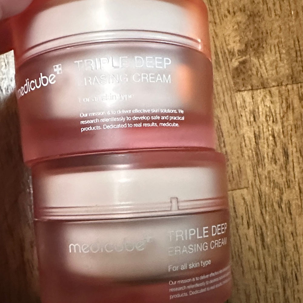 Medicube triple deep eraser 2qty 

No box